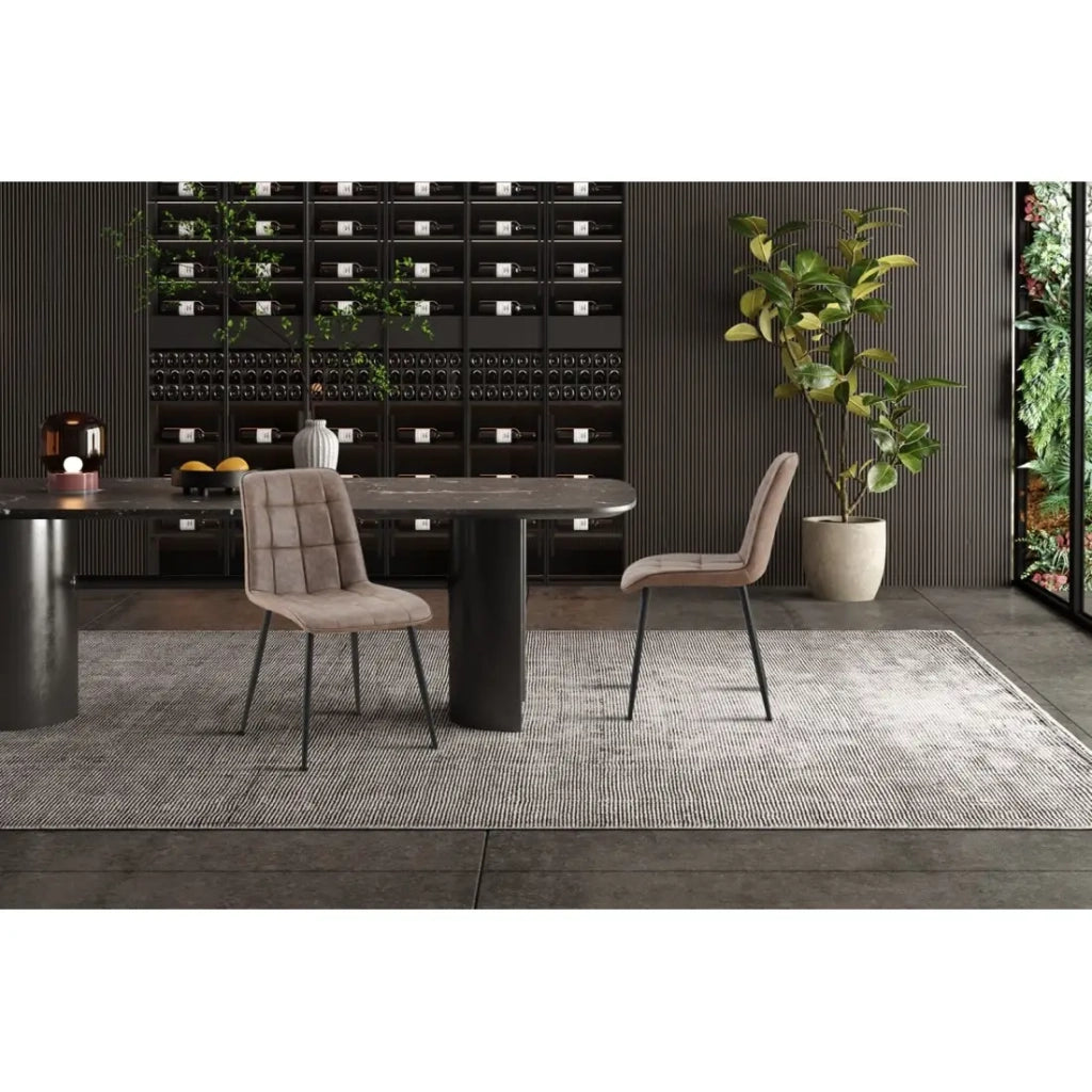 Set di 4 sedie MIREA - Marrone - Gambe in metallo - Design senza tempo - Rivestimento in PU facile da mantenere