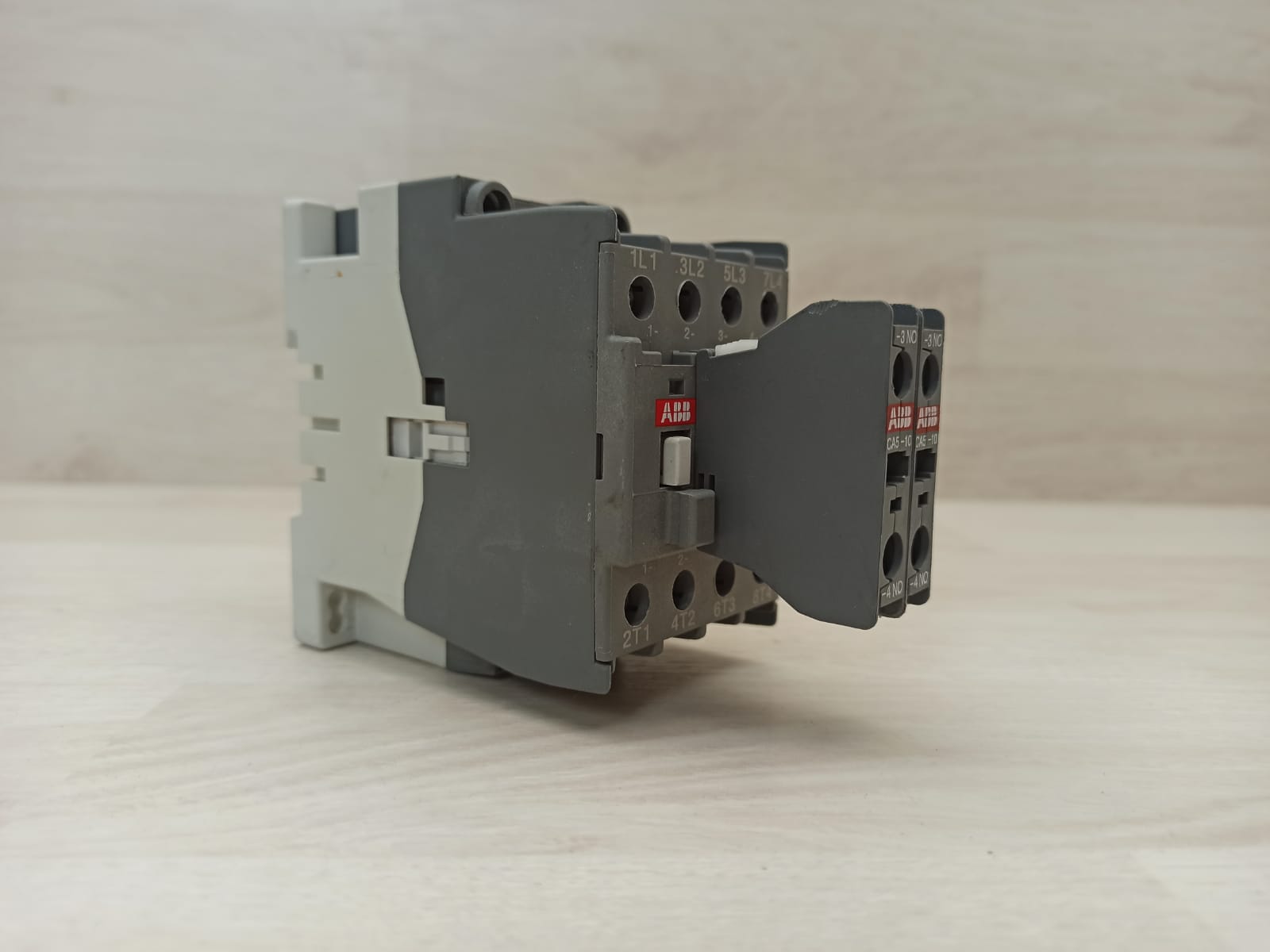 ABB A26-40-00 230-240V 50Hz / 240-260V 60Hz 4-POLE N.O. CONTACTOR + 2 CA5
