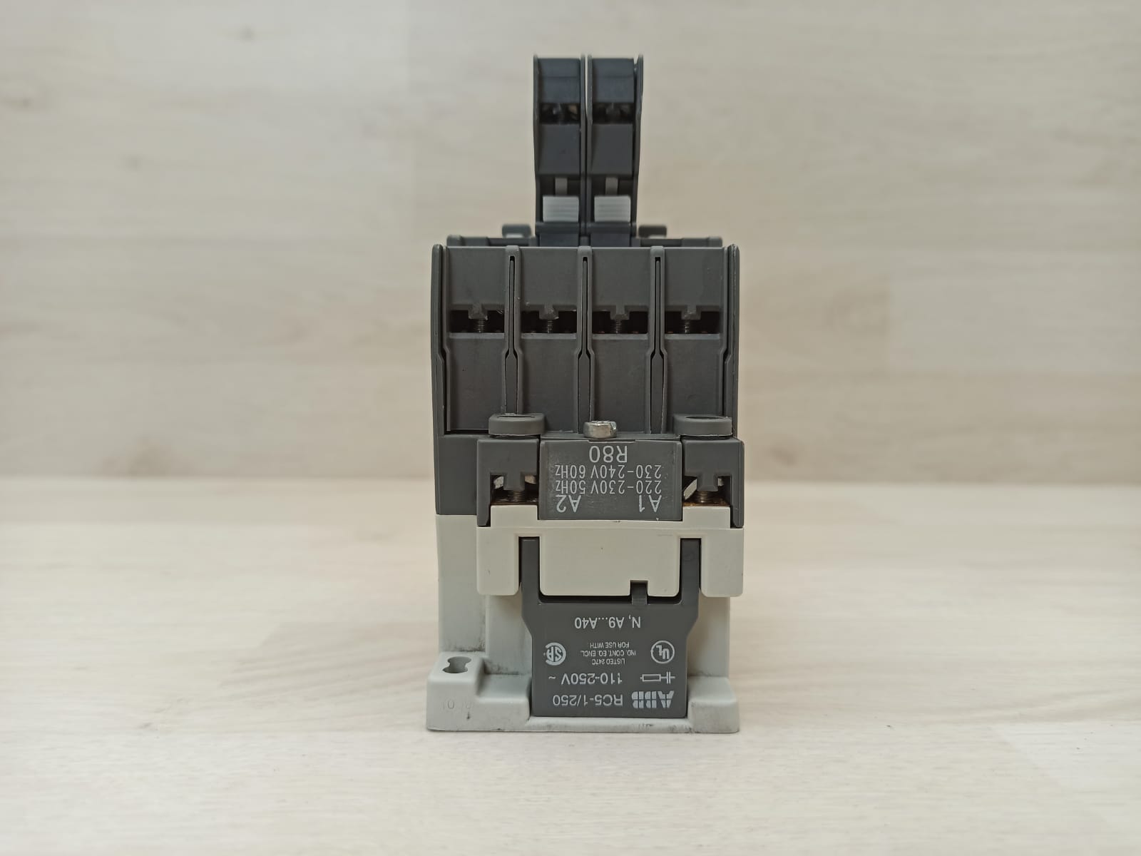 ABB A26-40-00 230-240V 50Hz / 240-260V 60Hz 4-POLE N.O. CONTACTOR + 2 CA5