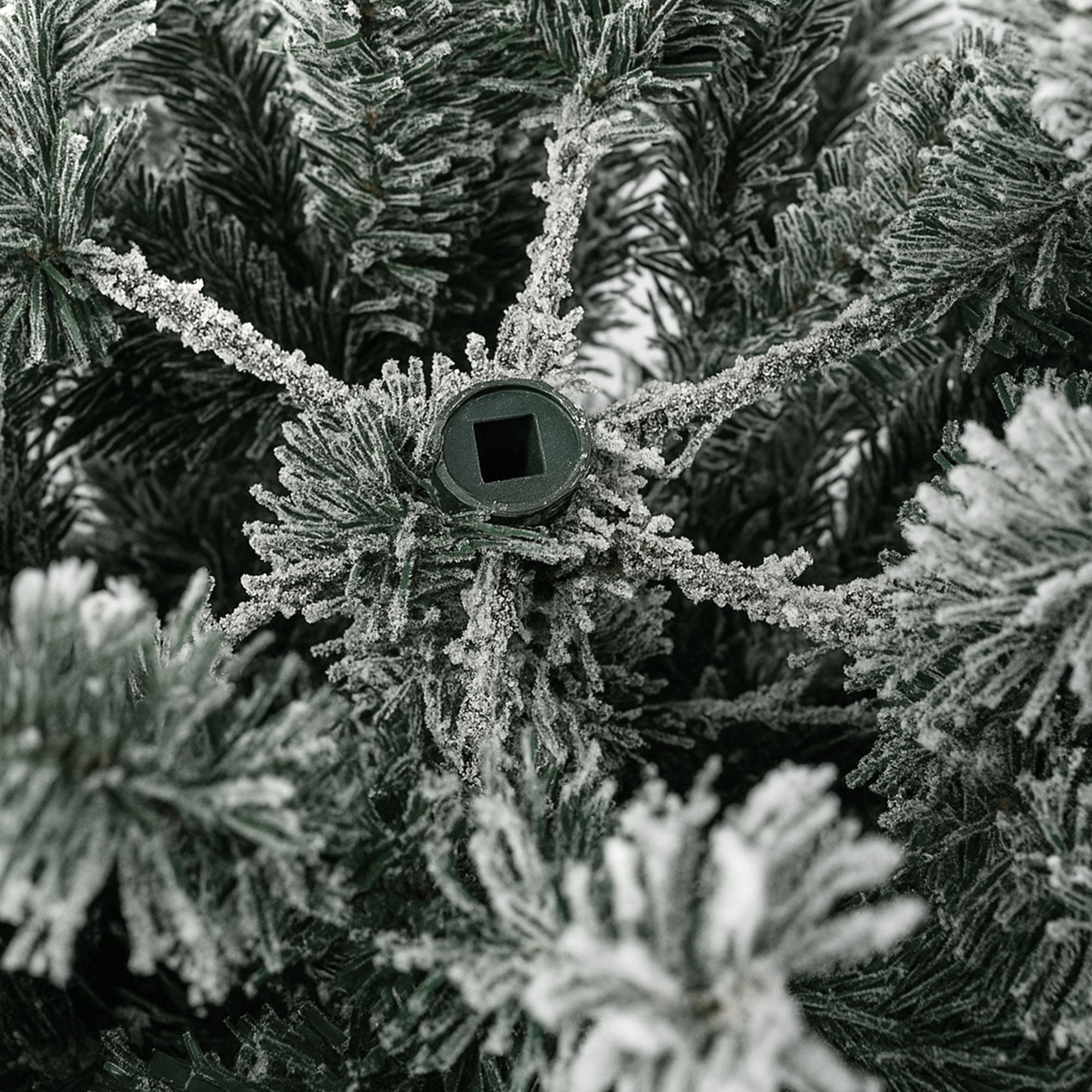 Artik - Albero di Natale Innevato in PE e PVC Ø154x240H cm, 2436 Punte