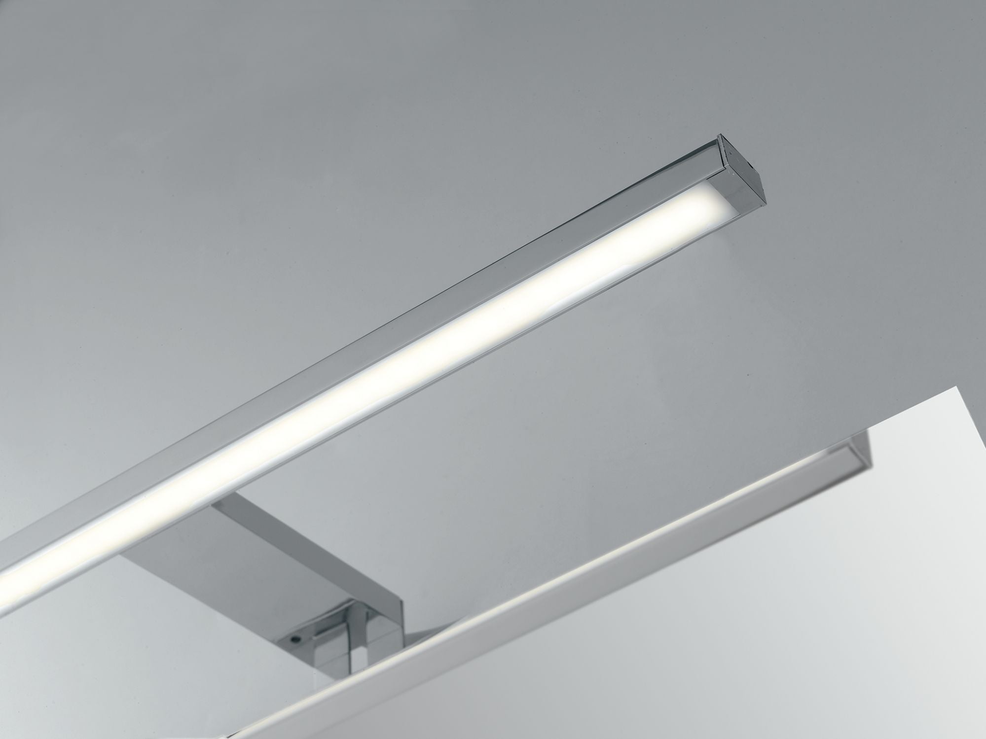 APPLIQUE LED RIVA CROMO FISSAGGIO PARETE E SPECCHIO 8W 770LM 4000K IP44 56X14,7X3CM