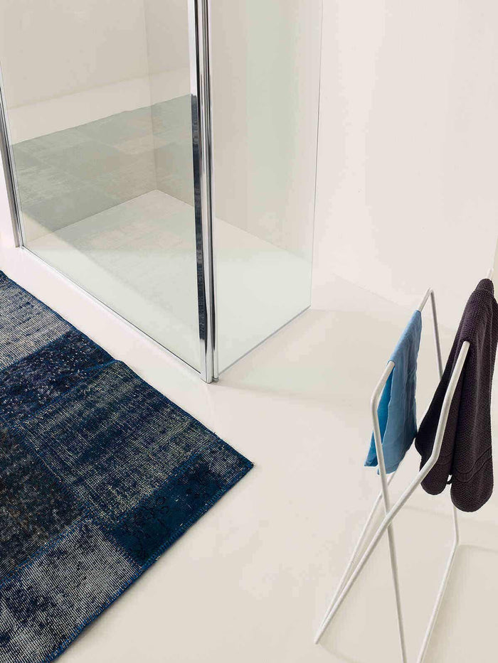 Inda - Piantana con 2 porta asciugamani in ottone bianco opaco