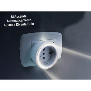 Adattatore Spina Passante Con Luce Notturna e Sensore Crepuscolare Massimo 1500W