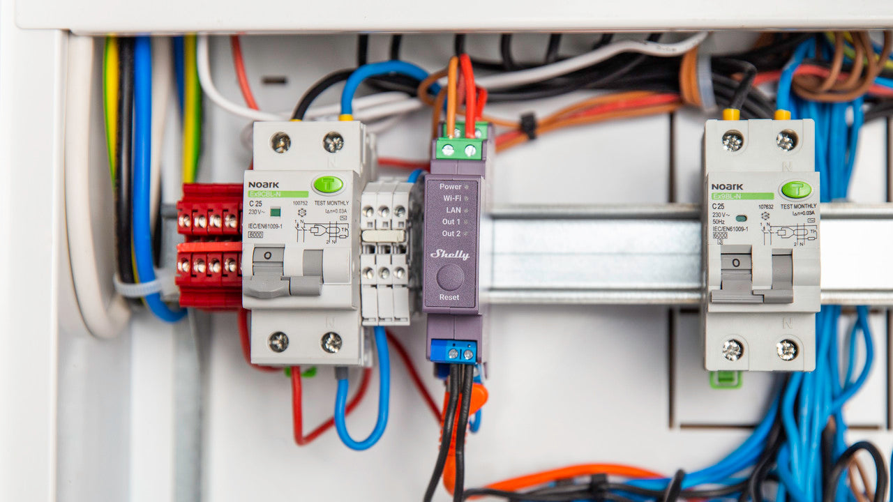 SHELLY PRO 2 rel√® montabile su guida DIN, 2 canali, Wi-Fi, LAN e Bluetooth, Automatizzazione tapparelle, Interruttori