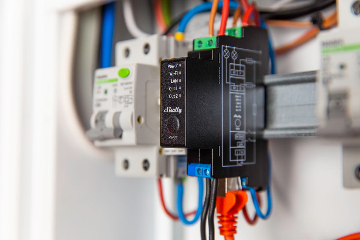 SHELLY PRO 2PM rel√® montabile su guida DIN, 2 canali, Wi-Fi, LAN e Bluetooth, controllo tapparelle, controllo consumi