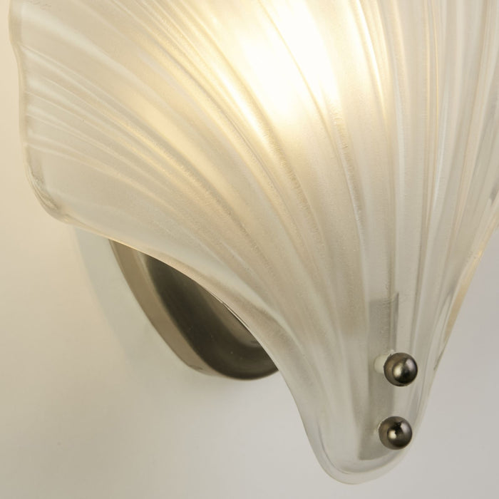 Applique Shell 1Lt, metallo argento satinato e vetro smerigliato IP44