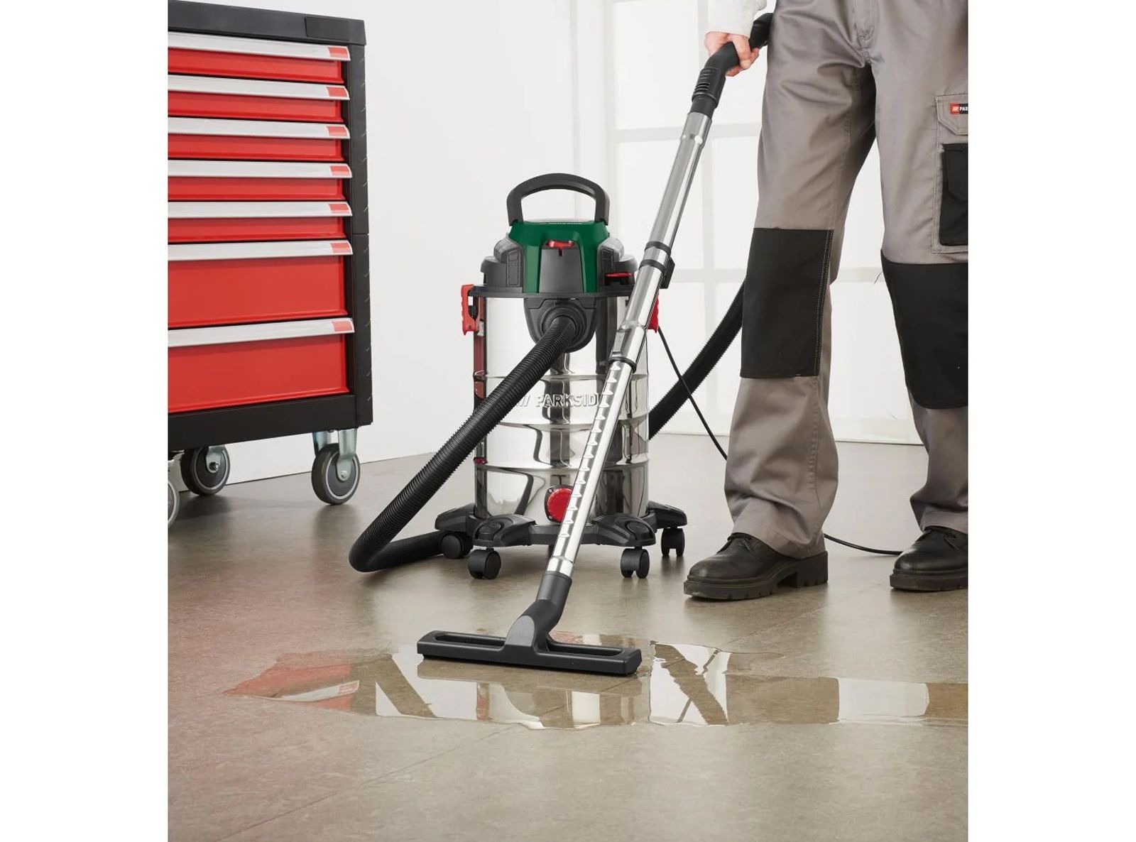 Aspirapolvere PARKSIDE per Solidi e Liquidi 25 Litri con Scarico Acqua Sporca - Prodotto esposto in negozio