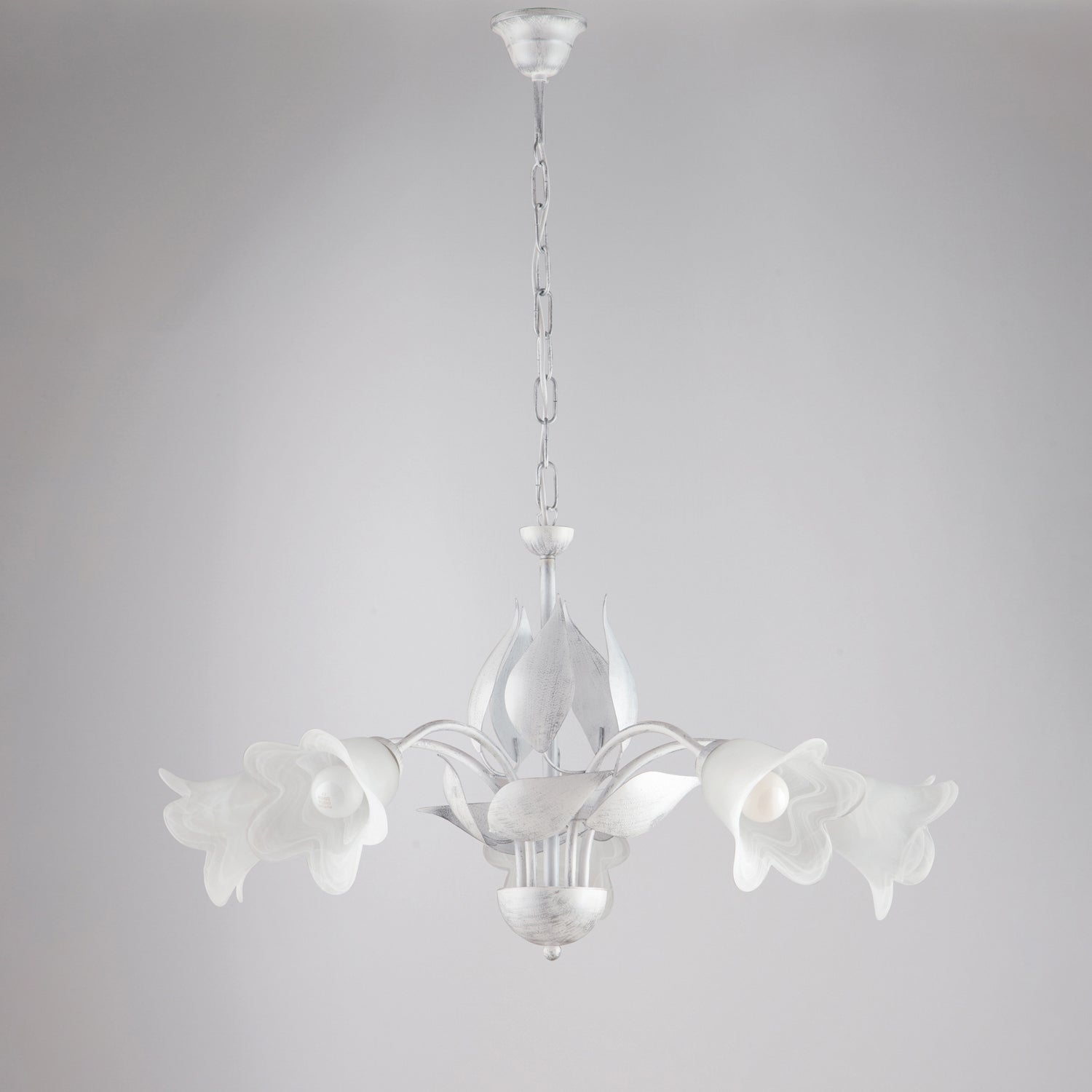 Lampadario 5 Luci Olga Ferro Battuto E Vetro Bianco E Argento