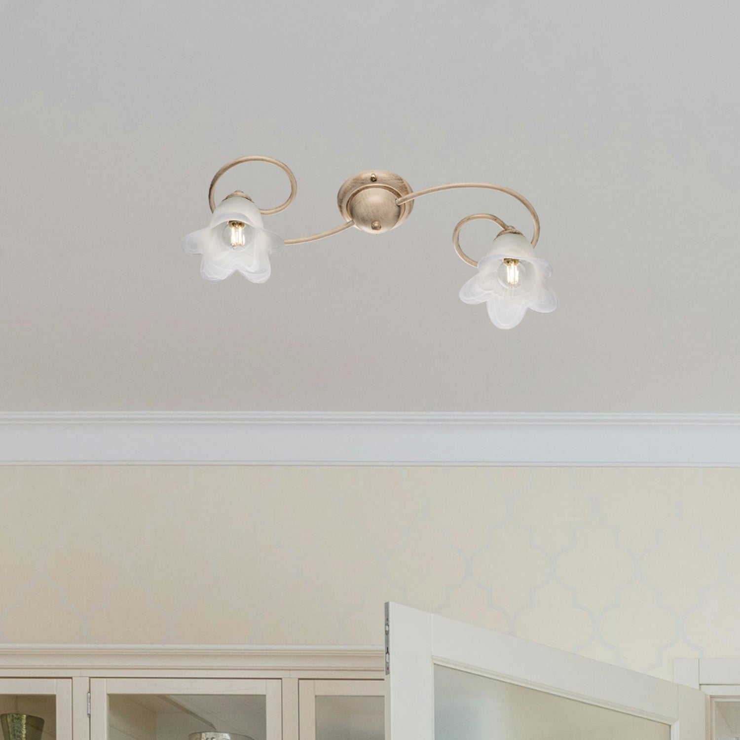 Plafoniera 2 Luci Alice Ferro Battuto Avorio E Oro Vetro Bianco