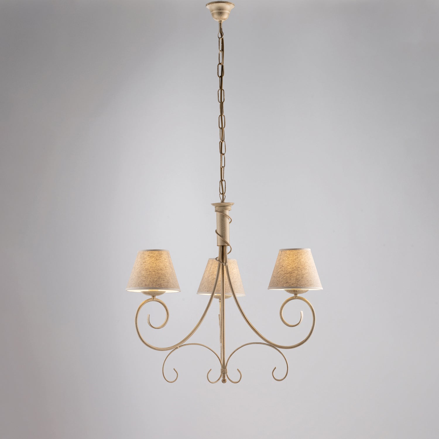 Lampadario 3 Luci Vienna Ferro Avorio E Oro Con Paralumi In Pvc