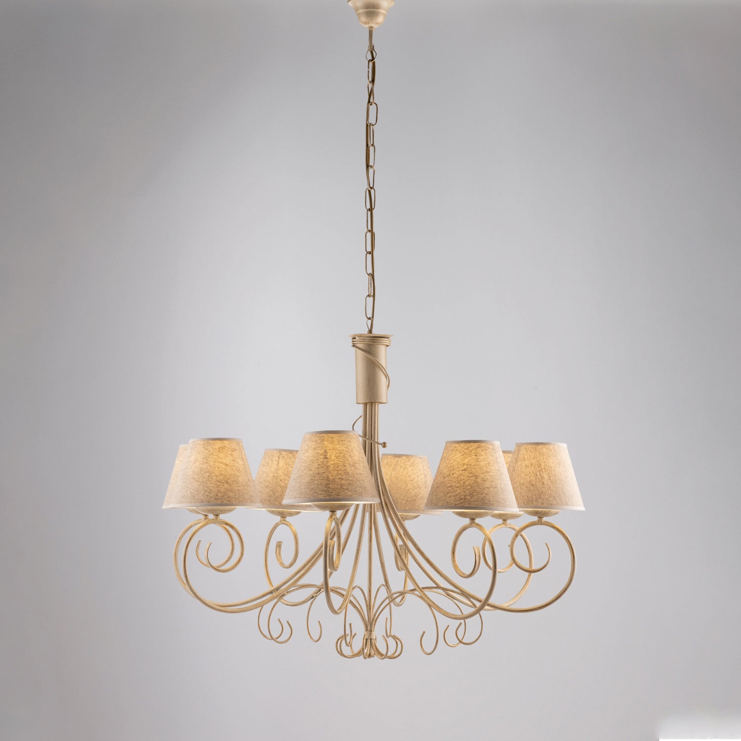 Lampadario 8 Luci Vienna Ferro Avorio E Oro Con Paralumi In Pvc