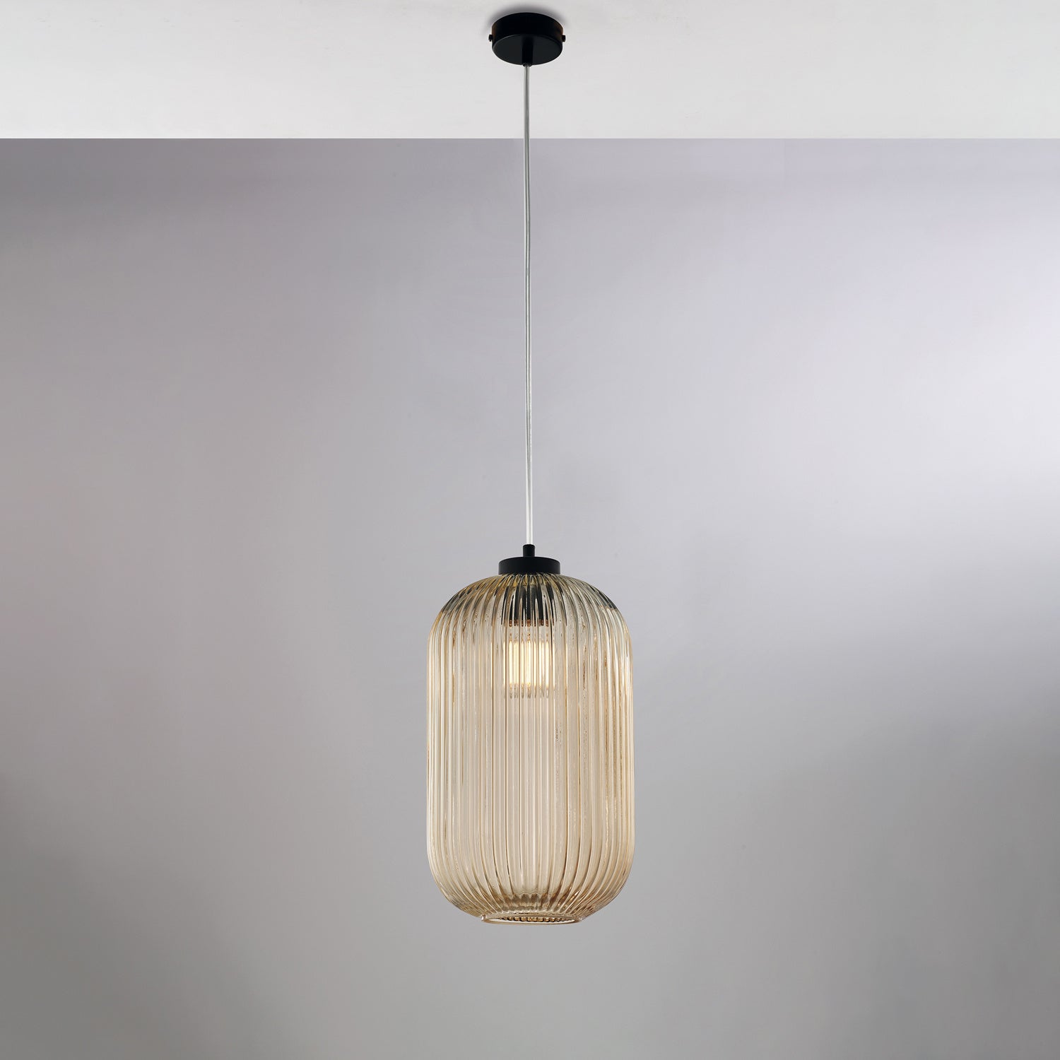 Sospensione 1 Luce Krizia In Ferro Bianco E Vetro Ambra Effetto Plisse'