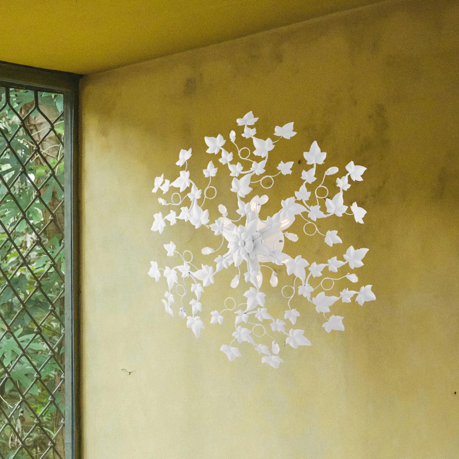 Plafoniera Shabby Edera 6 Luci Ferro Battuto Bianco Con Foglie E Cristalli