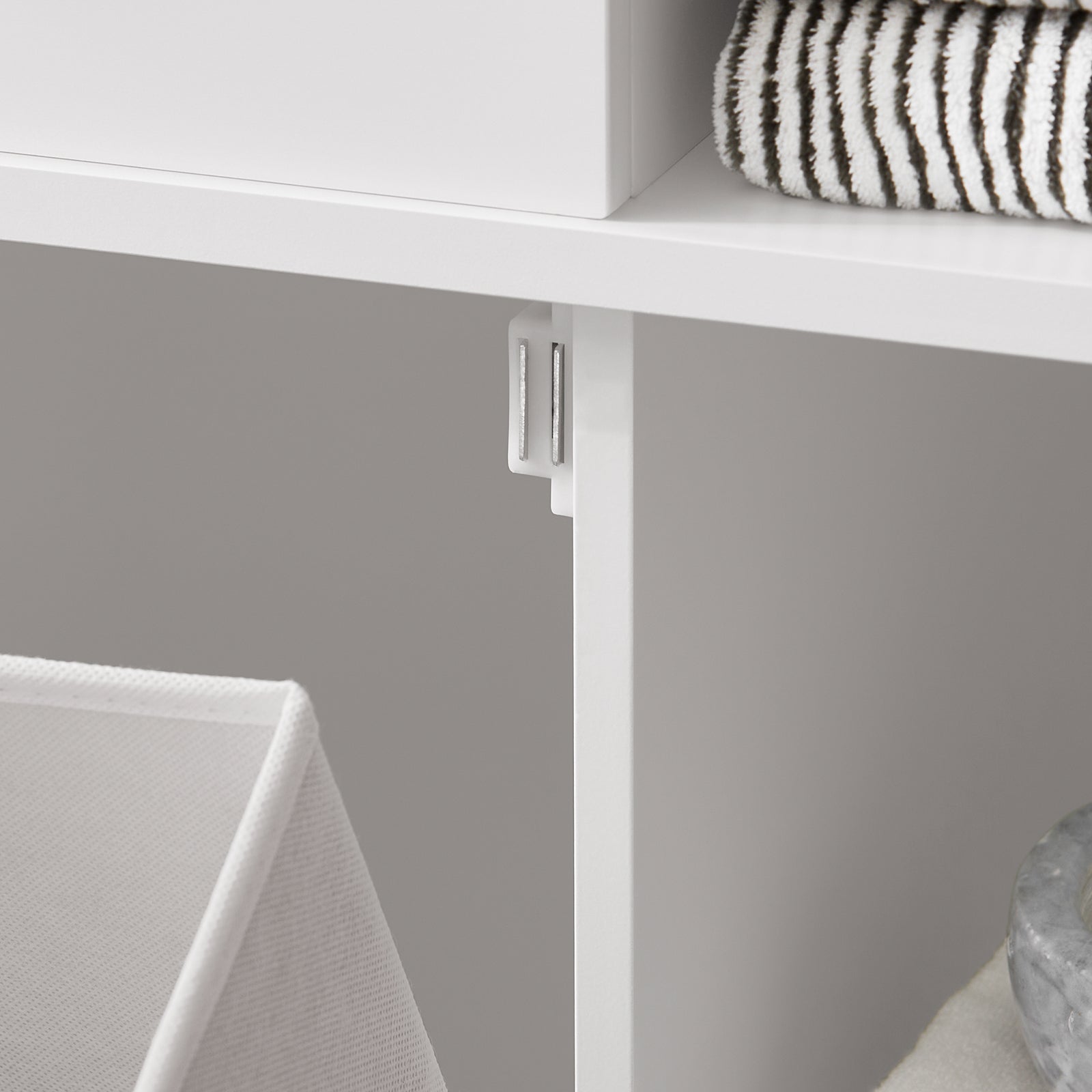 Mobile Alto Con Portabiancheria Apribile Armadietto Da Pavimento Mobile Bagno Bianco 60x37x171cm BZR104-W