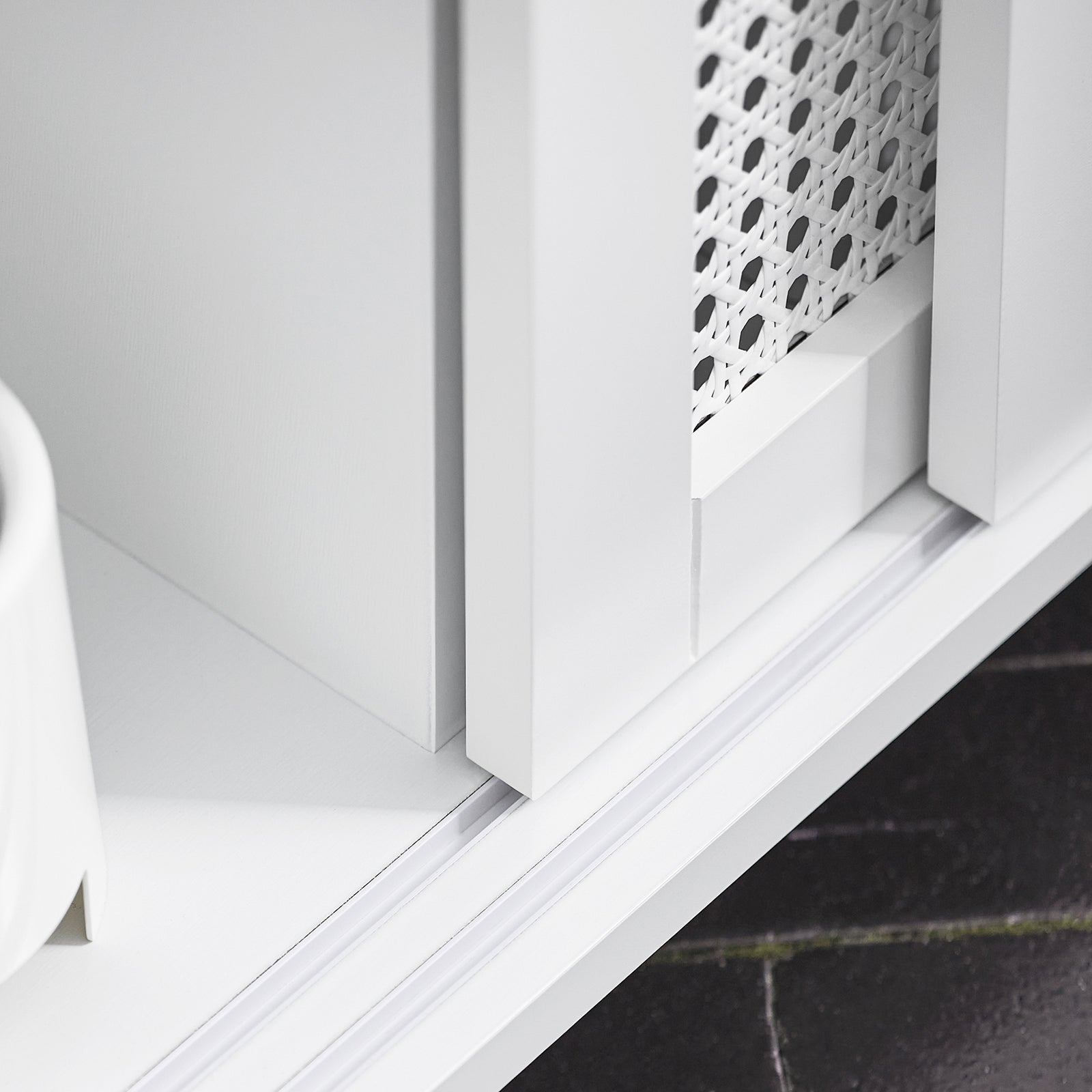 Mobile Nicchia Con Ruote Carrellino Salvaspazio Con Due Ante Scorrevoli In Rattan Mobile Bagno Bianco 20x65x70cm BZR119-W SoBuy