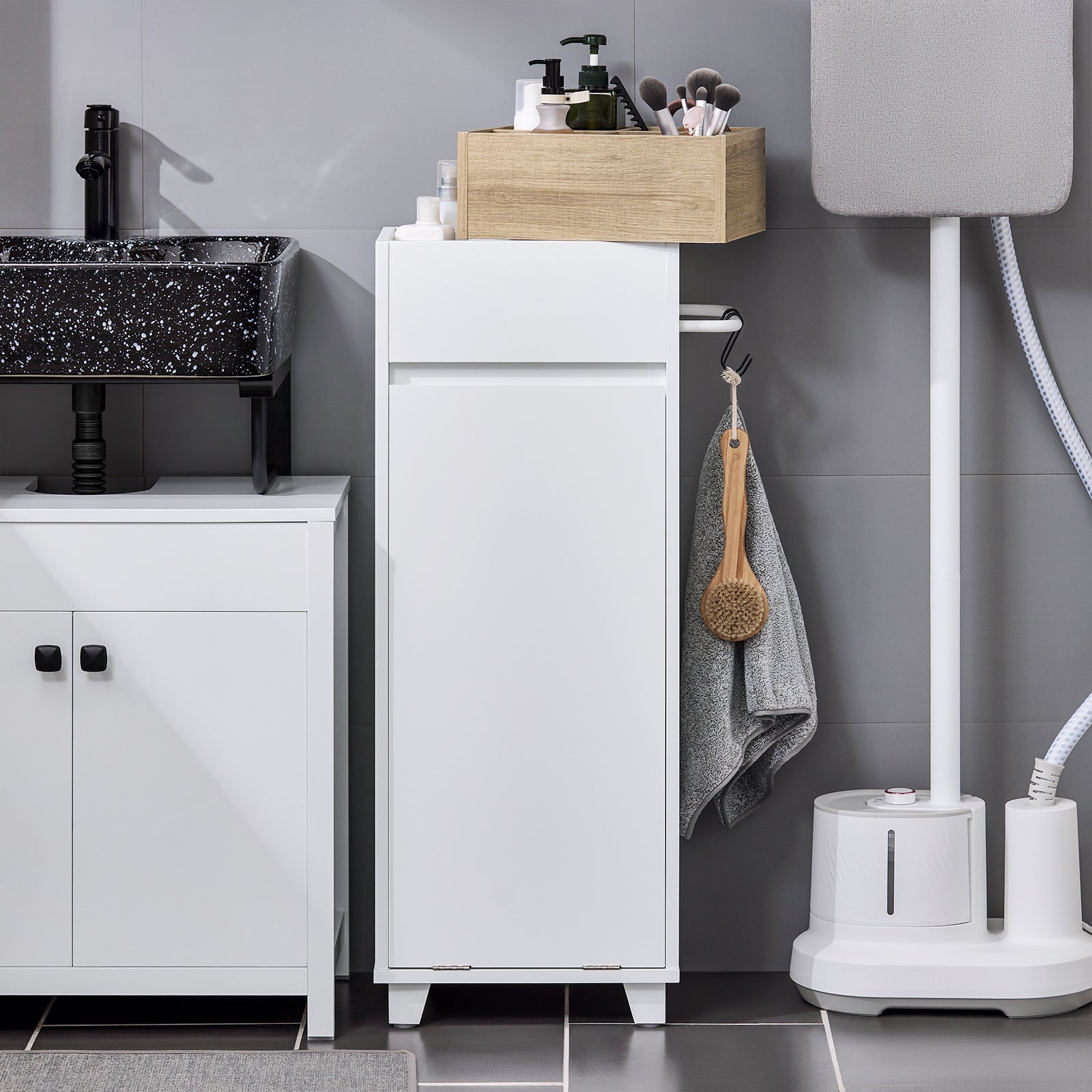 Mobile porta biancheria per bagno Portabiancheria con 4 piccoli vani aperti e 1 cesto biancheria sporca Bianco L35*P30*A90cm BZR159-W