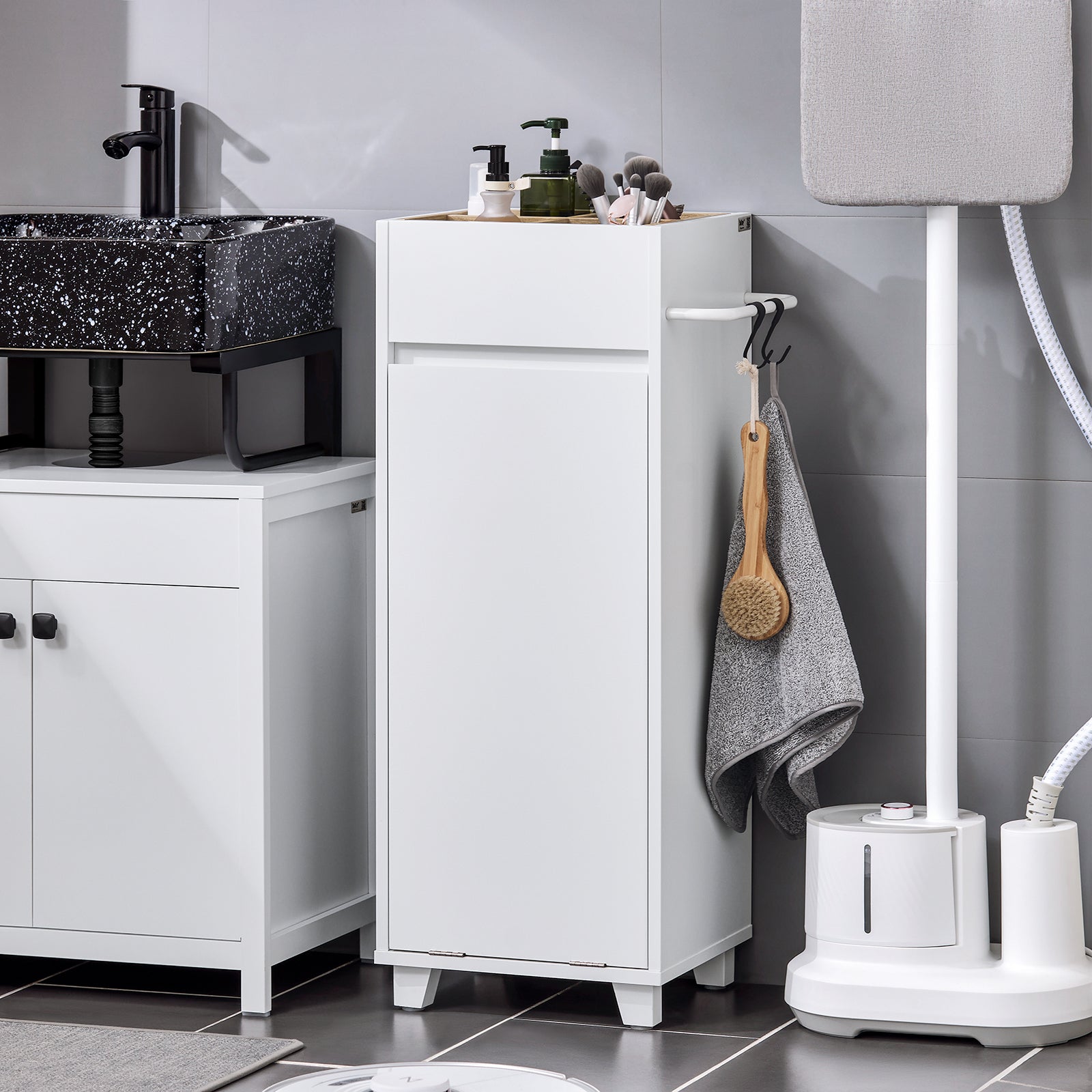 Mobile porta biancheria per bagno Portabiancheria con 4 piccoli vani aperti e 1 cesto biancheria sporca Bianco L35*P30*A90cm BZR159-W