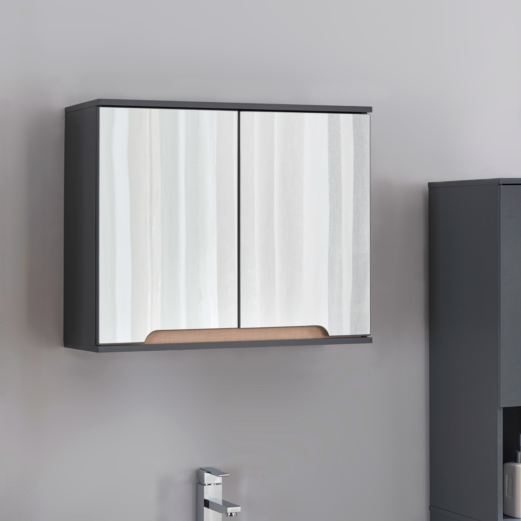 Armadietto Pensile Gescher con 2 Ante a Specchio - Grigio / Effetto Legno [en.casa]