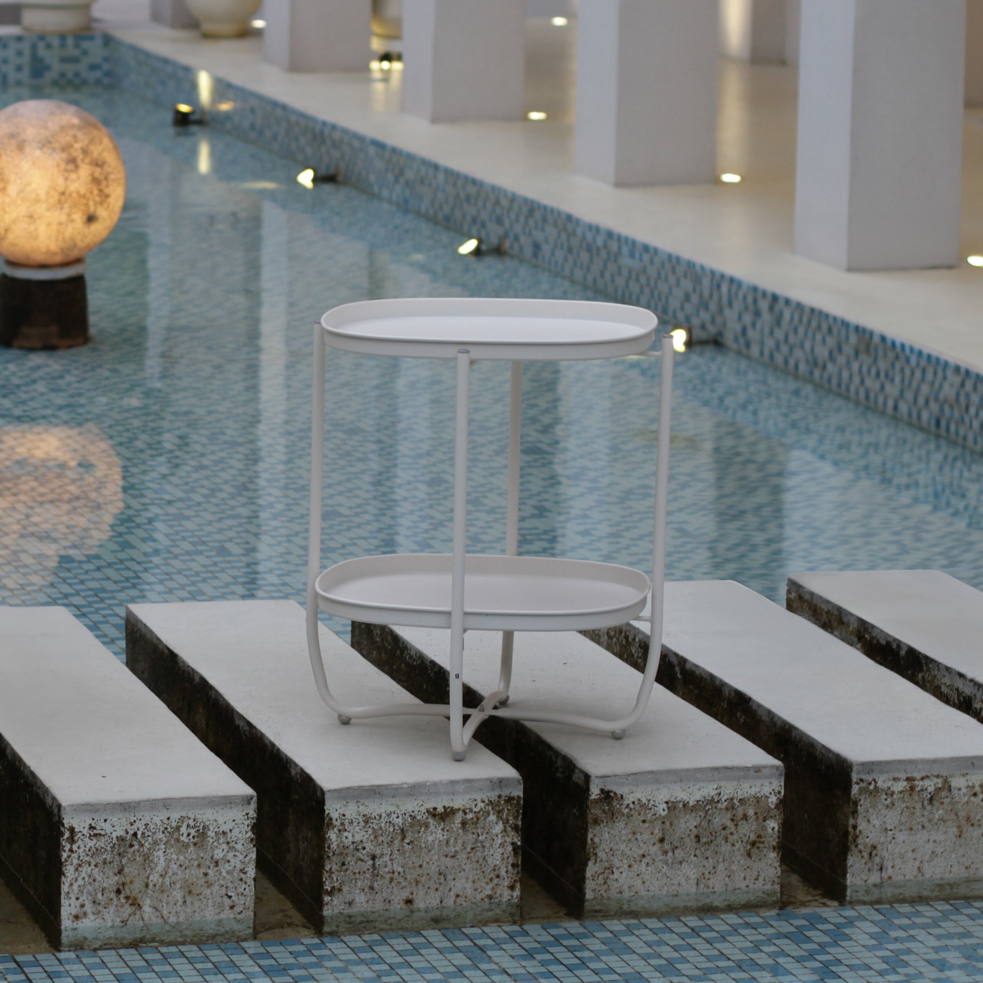 Tavolino Sandefjord con 2 Vassoi Quadrati Rimovibili - Bianco [en.casa]