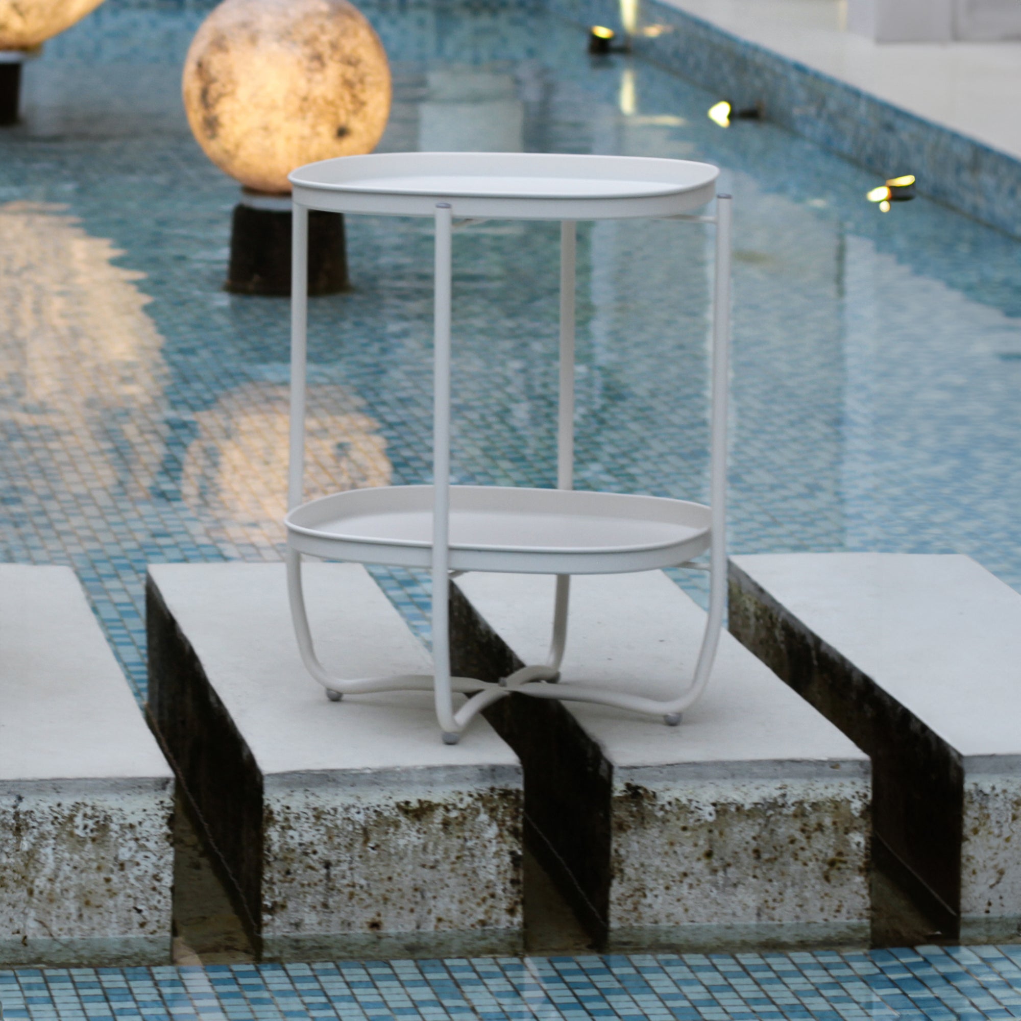 Tavolino Sandefjord con 2 Vassoi Quadrati Rimovibili - Bianco [en.casa]