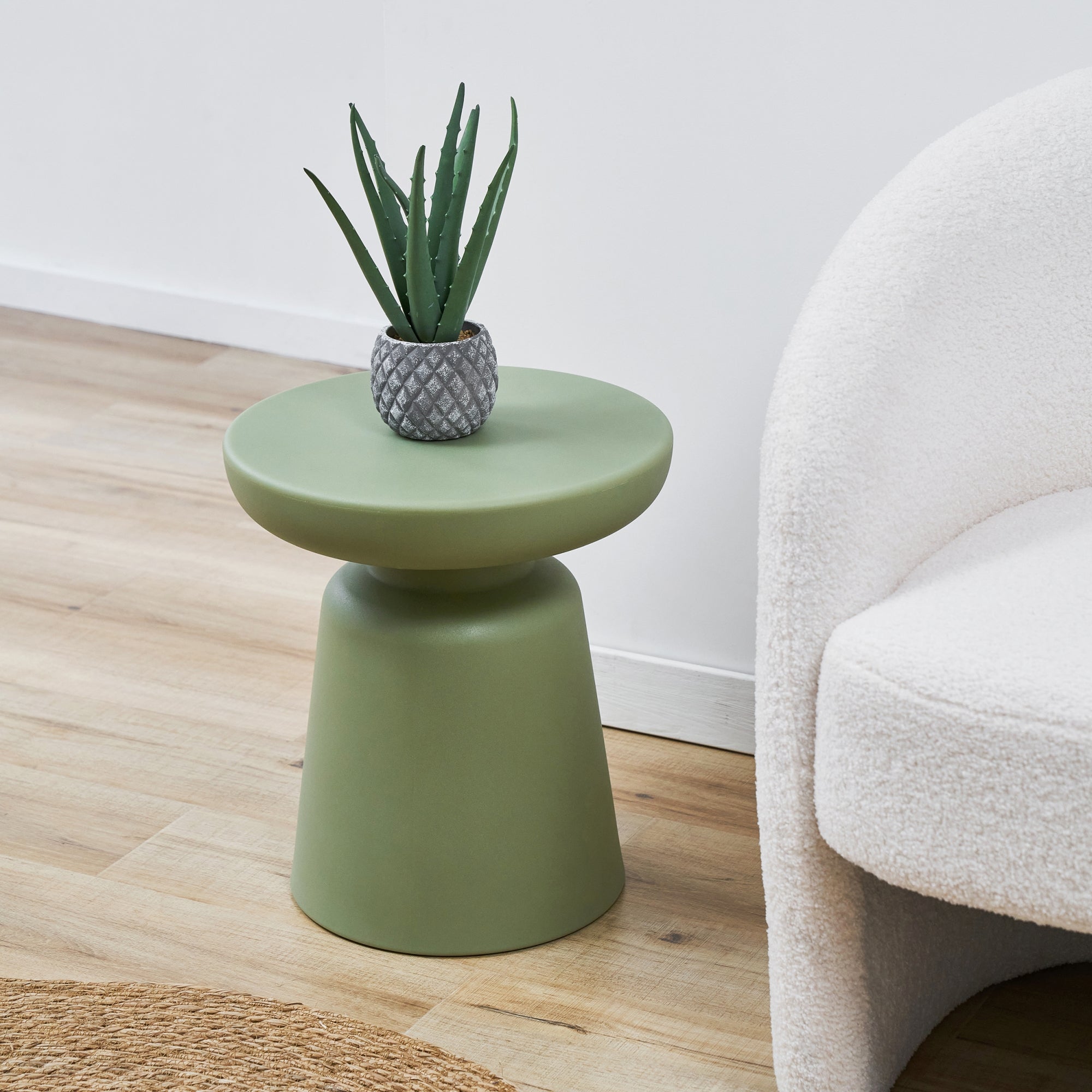 Tavolino da Caffè Posio Piano Rotondo e Base a Campanello 44 x Ø40 cm Verde [en.casa]