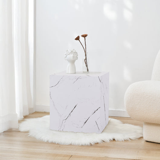 Tavolino Ellelu a Forma di Cubo 45 x 40 x 40 cm - Effetto Marmo Bianco [en.casa]