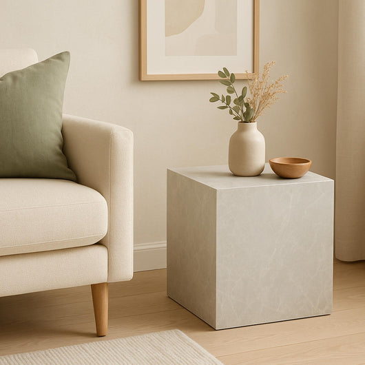 Tavolino Ellelu a Forma di Cubo 45 x 40 x 40 cm - Effetto Marmo Tortora [en.casa]