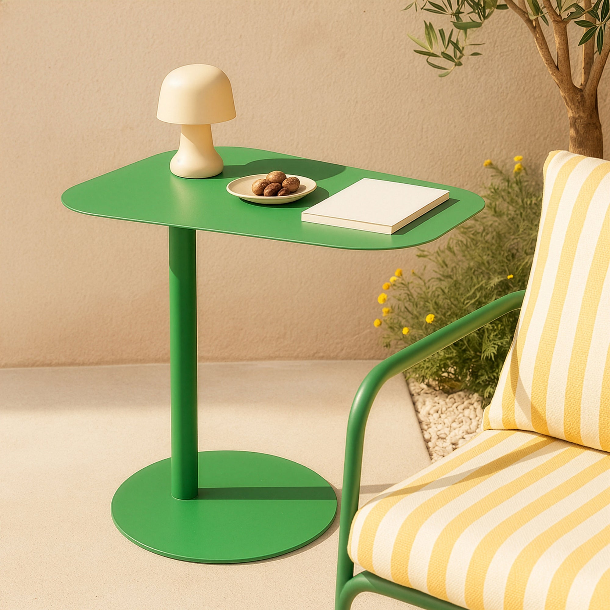 Tavolino Laterale da Divano Nastätten Metallo Piano Trapezoidale - Verde Mela Opaco [en.casa]