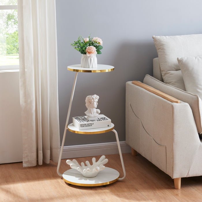 Tavolino Basso da Divano 'Sipoo' con Telaio in Metallo e 3 Piani d'Appoggio - Bianco / Oro [en.casa]