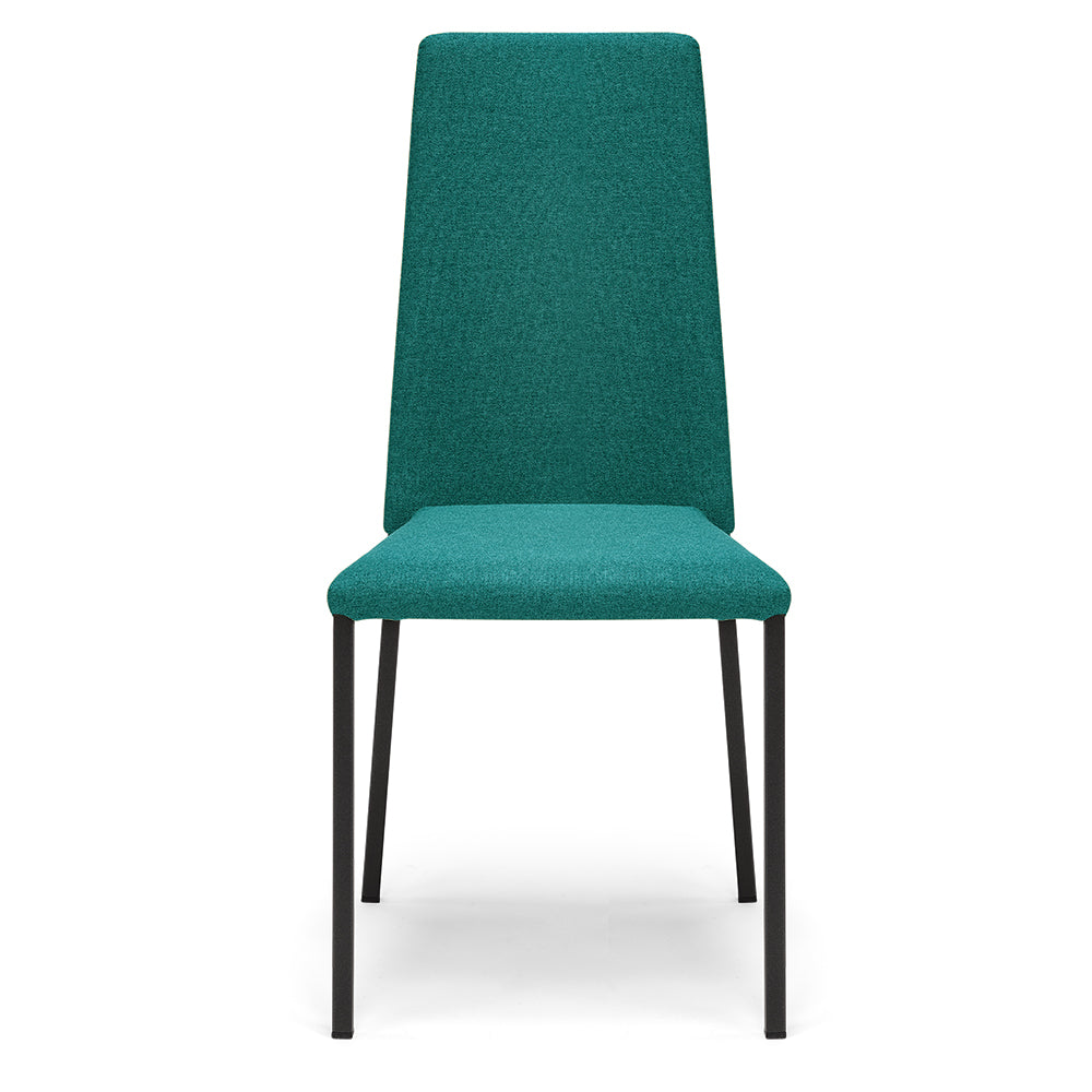 Sedia imbottita modello BETTY STYLE per interni, design moderno, gambe quadre in metallo, schienale e seduta rivestiti con tessuto morbido al tatto colore Petrolio