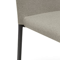 Sedia imbottita modello BETTY STYLE per interni, design moderno, gambe quadre in metallo, schienale e seduta rivestiti con tessuto morbido al tatto colore Terra