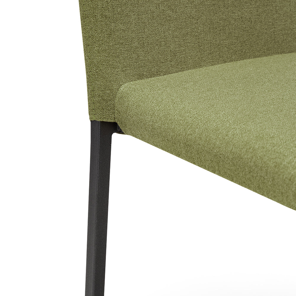 Set 4 sedie imbottita modello BETTY STYLE per interni, design moderno, gambe quadre in metallo, schienale e seduta rivestiti con tessuto morbido al tatto Verde Oliva