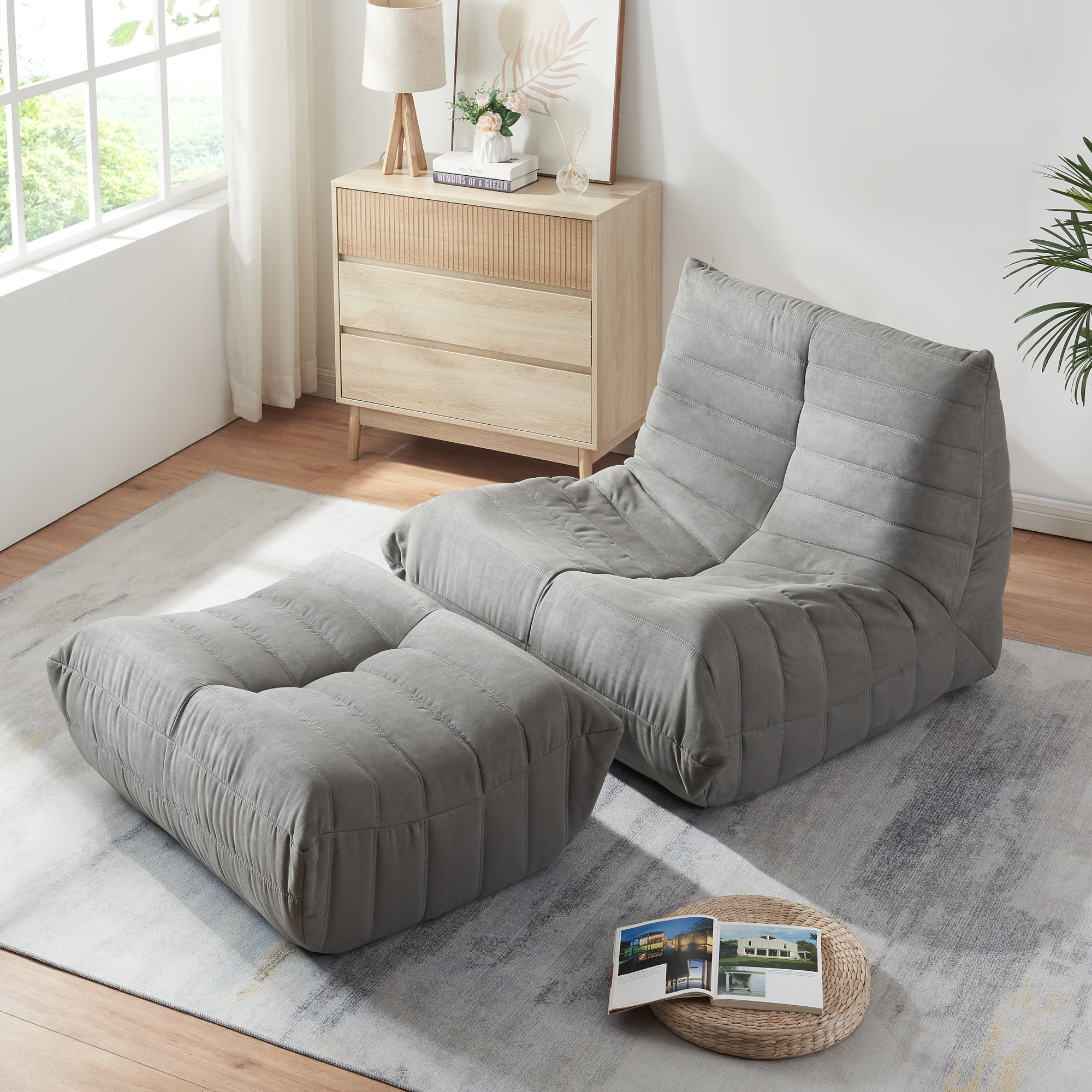 Set Kodsø di Poltrona Bassa e Pouf Poggiapiedi Imbottiti in Microfibra - Grigio [en.casa]