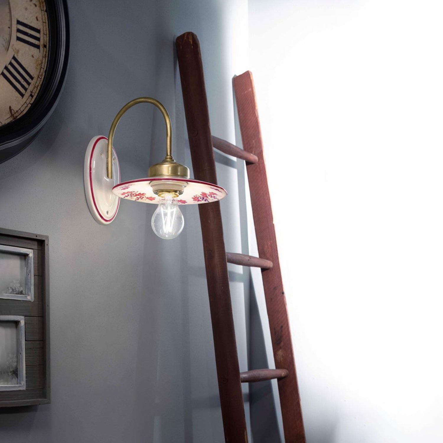 Applique Classica Asti Ferro E Ceramica Ottone Satinato Decorato 1 Luce E27