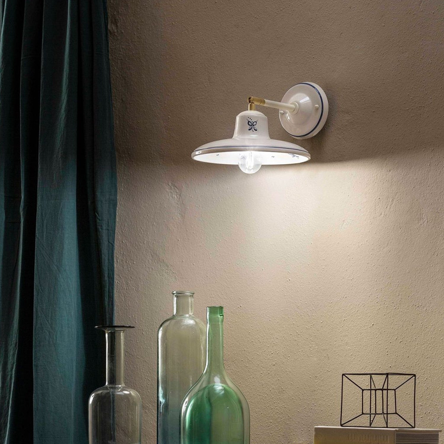 Applique Classica Como Ottone E Ceramica Bianco Decorato Filo Blu 1 Luce E14