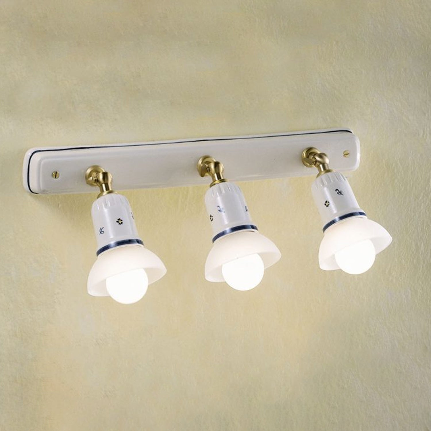 Applique Classica Savona Ceramica E Ottone Satinato Decorato 3 Luci E14