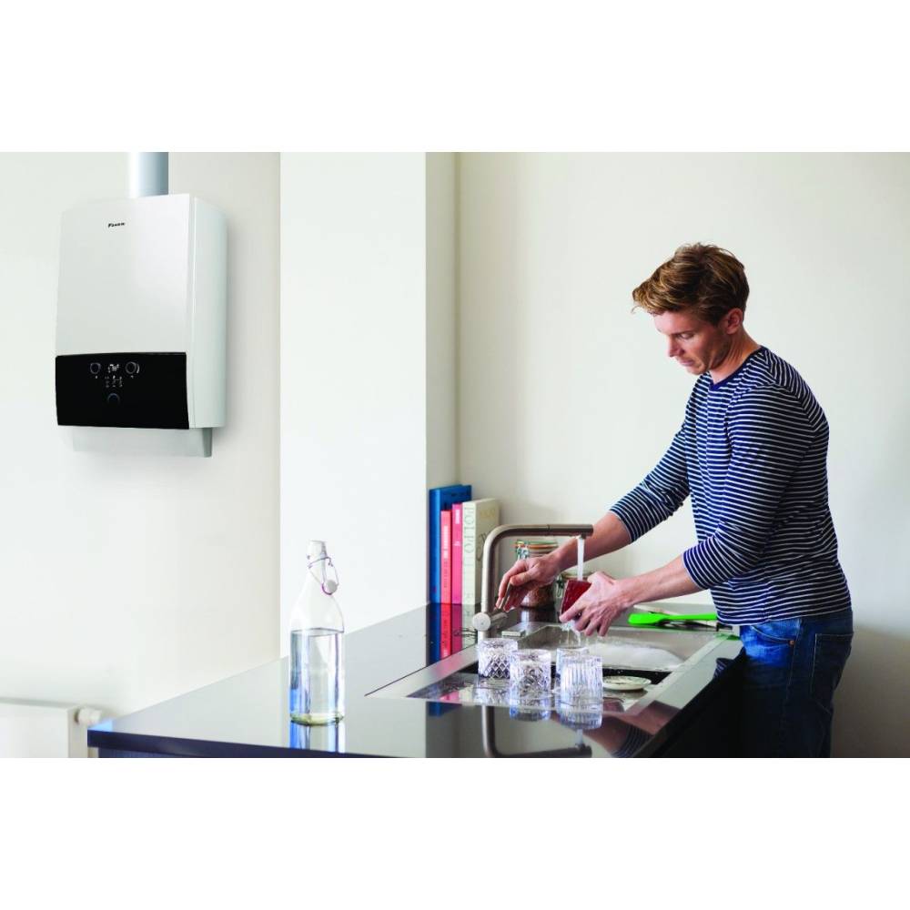 Caldaia a Condensazione Daikin D2CND024 da 24 kW Metano Completa di kit scarico fumi