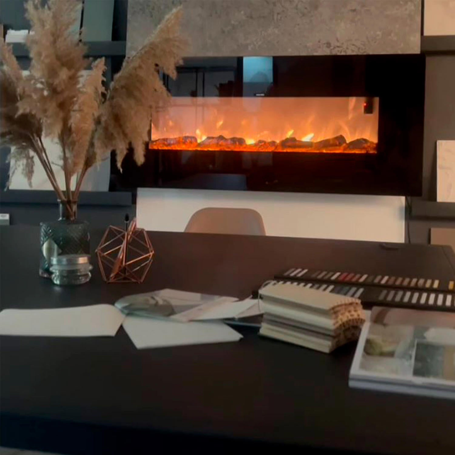 Sined Stelvio Caminetto Elettrico Da Parete In Acciaio e Vetro Da 1500w Incluso Telecomando Nero Realistico Effetto Fiamma Led 6 Livelli Intensita Telecomando Per Casa Ufficio Attivita Commerciali