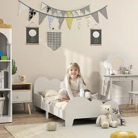 Letto per bambini letto a terra bambino 70x140 cm con sponda di sicurezza, doghe incluse e decorazioni a nuvola, bianco