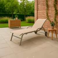 SINED Chaise Lounge in alluminio con ruote tessuto crema design moderno e funzionale codice CHAISE-LOUNGE-ARTURO-CREMA