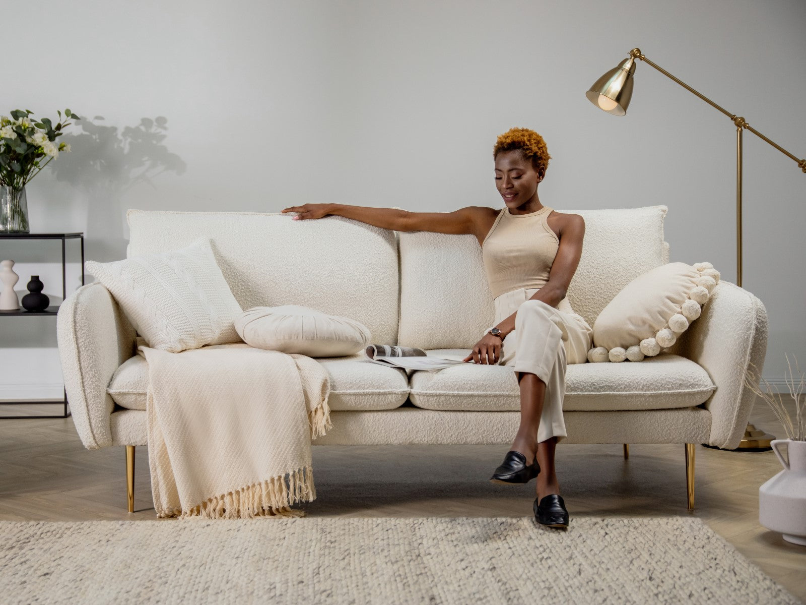 Cosmopolitan Design - Divano "Vienna" 2 posti in bouclé beige 