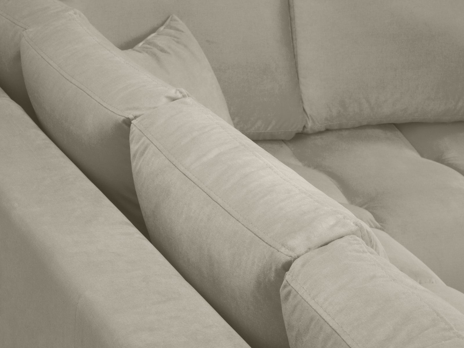 Cosmopolitan Design - Divano angolare destro "Hastings" 5 posti in velluto beige 