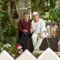 Panchina Contenitore da Giardino Patio, 227L, Effetto Legno, Grafite, 132,7x61,2x89H cm