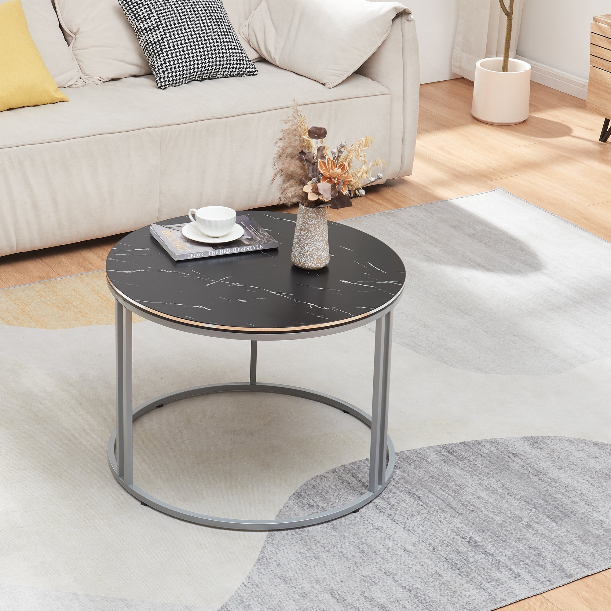 Tavolino Basso da Caffè 'Aulum' Piano Rotondo - Effetto Marmo Nero / Argentato [en.casa]