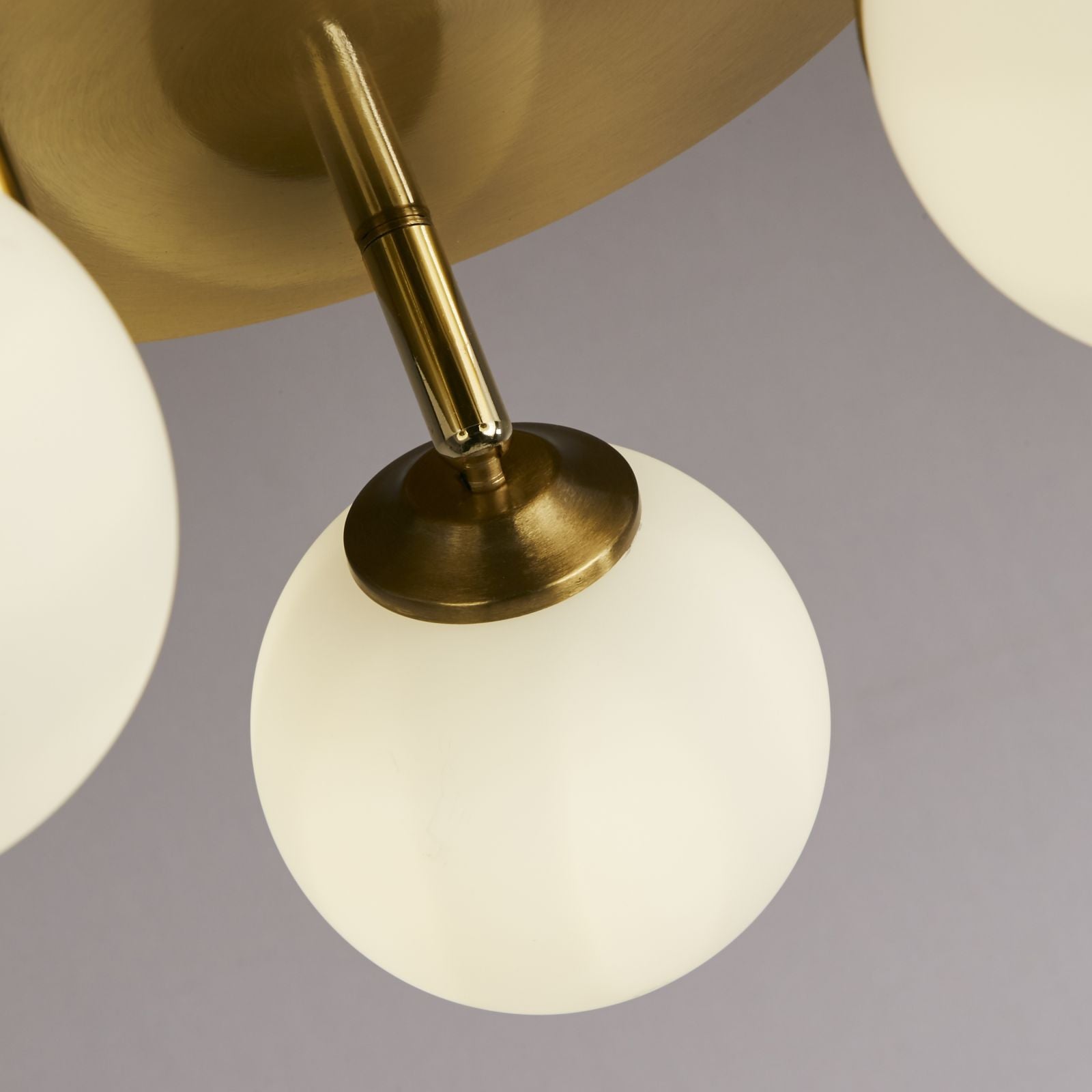 Crosby 3Lt Semi-Flush - Metallo dorato e vetro opalino