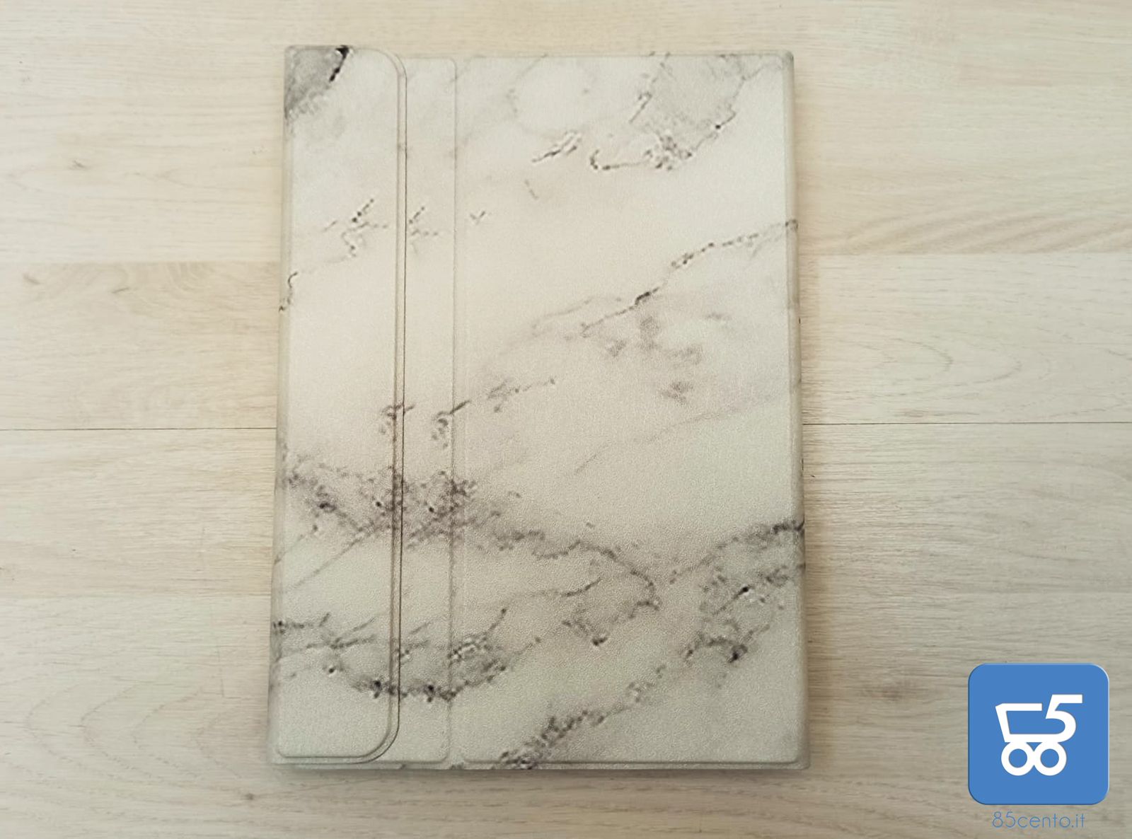 Custodia con Tastiera per iPad 10.9 2020 Effetto Marmo Layout US con Adesivi Italiani