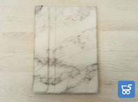 Custodia con Tastiera per iPad 10.9 2020 Effetto Marmo Layout US con Adesivi Italiani