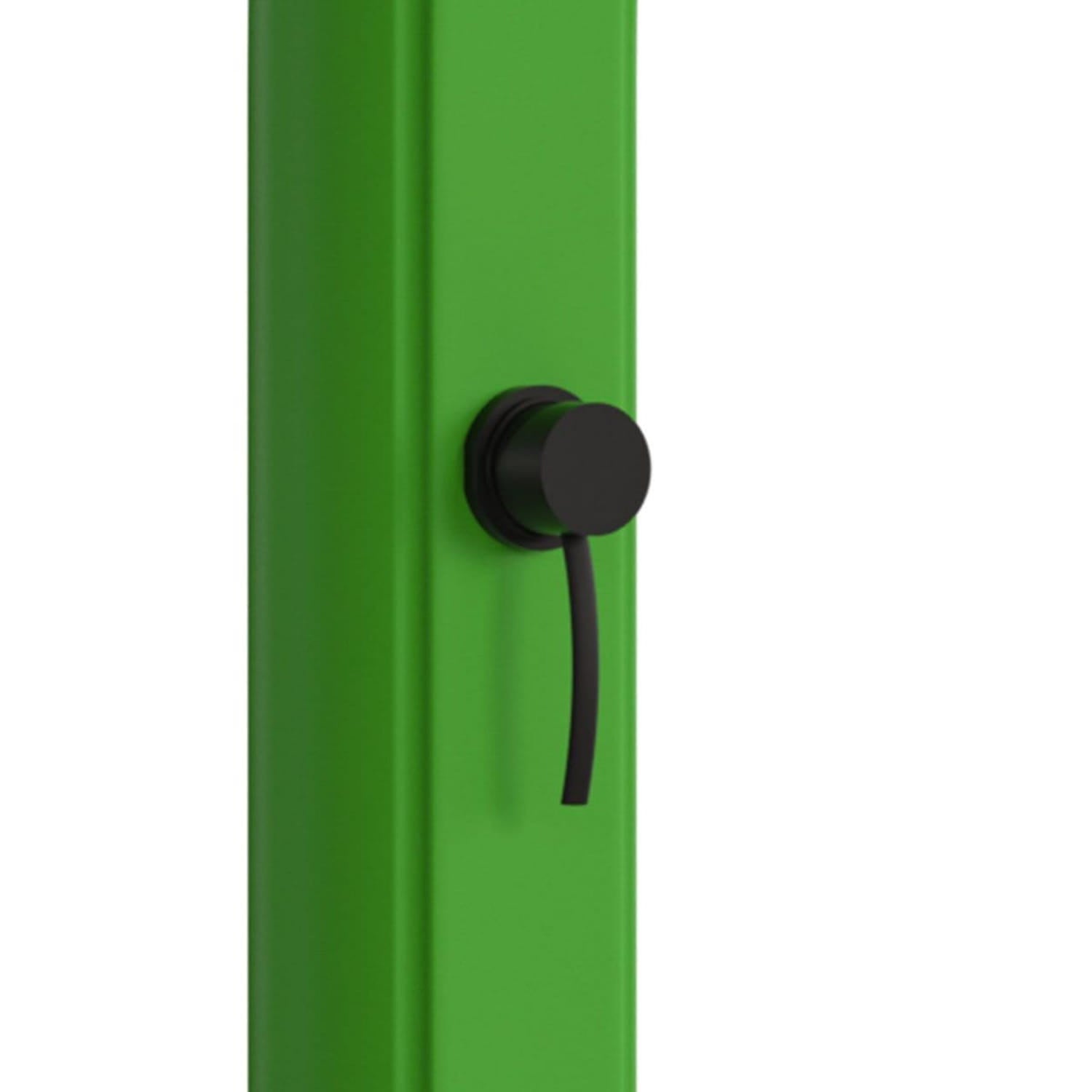 Sined Sole Doccia a Riscaldamento Solare Curva In Polietilene Hd Con Lavapiedi Verde Serbatoio 25 Litri Accessori In Metallo Nero