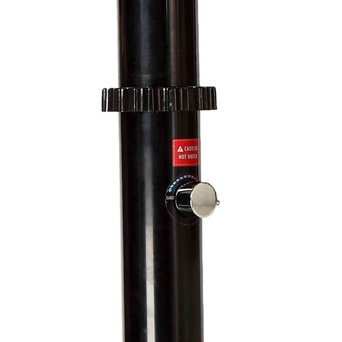 Doccia Solare Da Giardino Con Struttura In PVC Nero Serbatoio Da 18 Litri Soffione Rotondo In ABS Da 7 Cm Miscelatore In Metallo Altezza 211 Cm MPC DOCCIATOMNERA