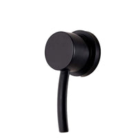 MPC Doccia Riscaldamento Solare Bianca in Polietilene HD Struttura Curva Altezza 226 cm Serbatoio 25 Litri e Accessori in Ottone Modello Rio